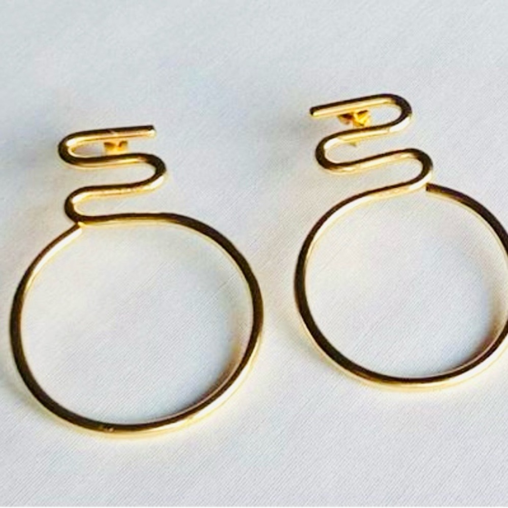 Stylish Gold Spiral Hoop Earrings